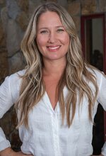 Laurenn Aimee Schiek, Broker